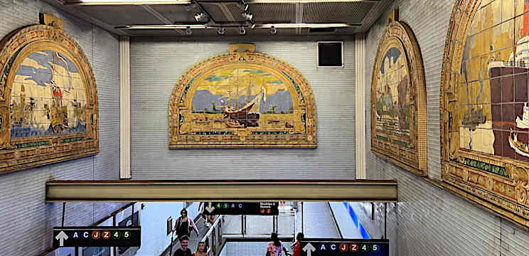 Fulton Stの地下鉄構内に移設された歴史あるタイル画