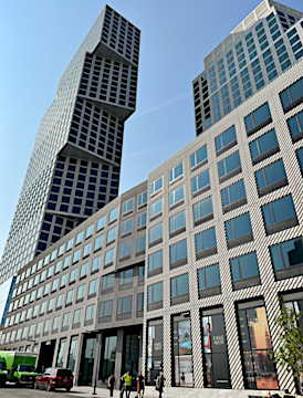 Eagle + West と呼ばれるツインタワーの賃貸ビル