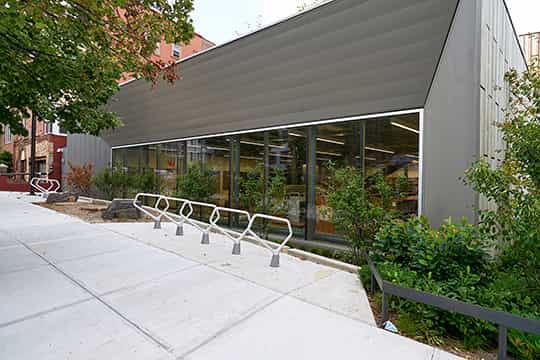 2020年夏にほぼ完成した図書館。コミュニティーづくりの役目も担う