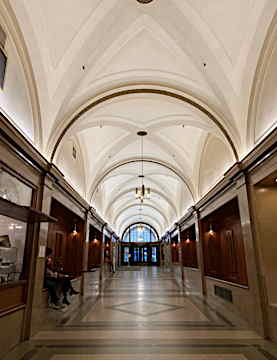 Frenchette Bakery. 歴史的建造物の1階を使った人気のフレンチベーカリー