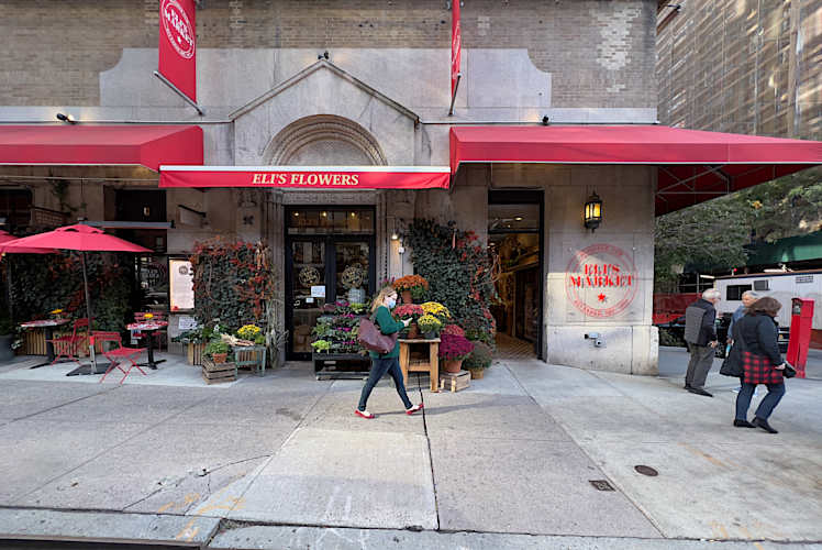 72 St & York Ave付近の高級賃貸ビル