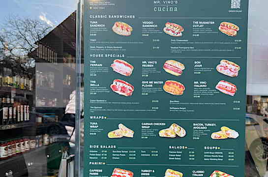 イタリア食材店で作っているサンドイッチ