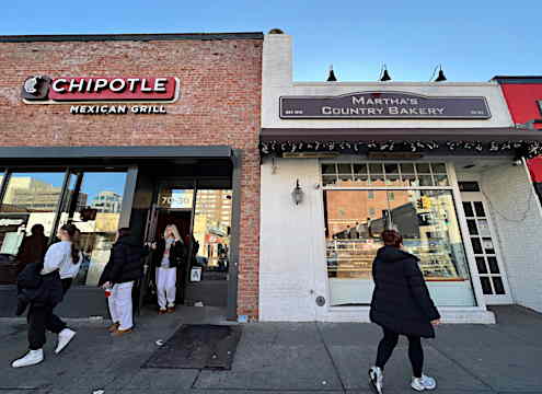 ChipotleとMartha's Country Bakery