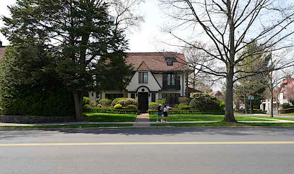 87 Continental Ave. Continental Ave & Exeter St 南西角