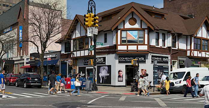 Citibank前の交差点