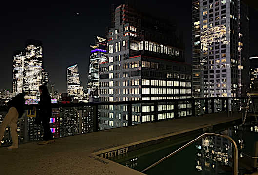 43丁目の新築住宅のルーフトップ