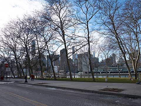 川の向こうはマンハッタン