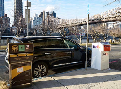 FedExとUPSのドロップオフボックス