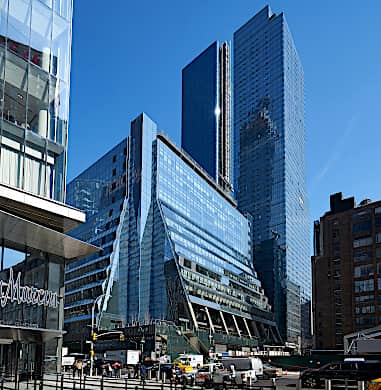 中央は Whole Foods Market などが開業した 5 Manhattan West